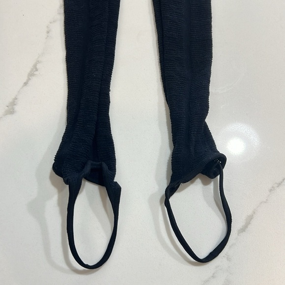 WOLFORD INTRICATE PATTERN WRAP KNIT TOP & LEGGINGS - Picture 8 of 8